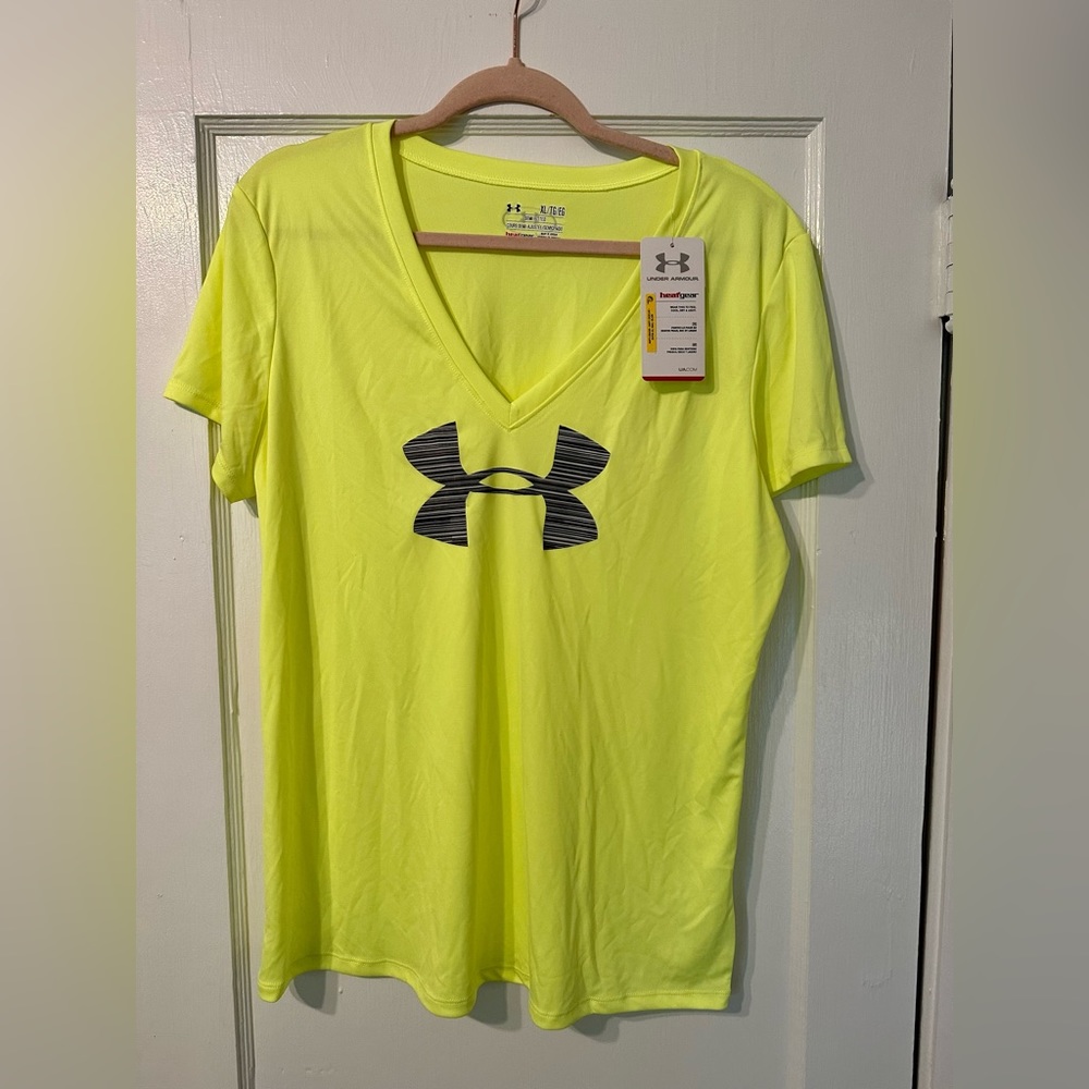 NWT Under Armour Women’s Tee